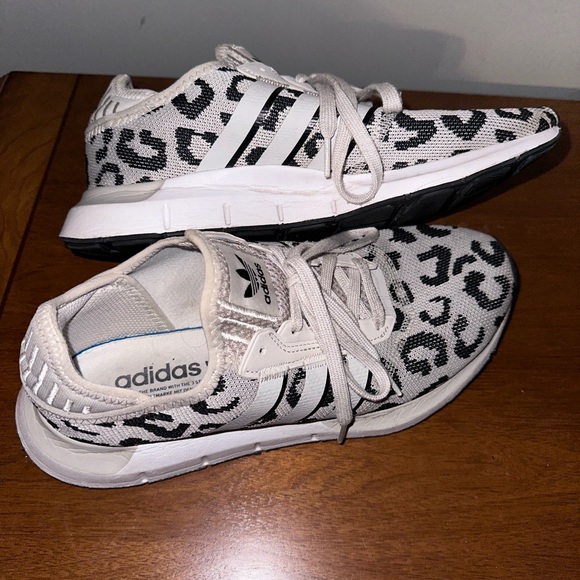 Adidas Leopard Swift Run - Picture 1 of 5